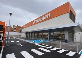 Fachada del Consum de Huétor Vega.