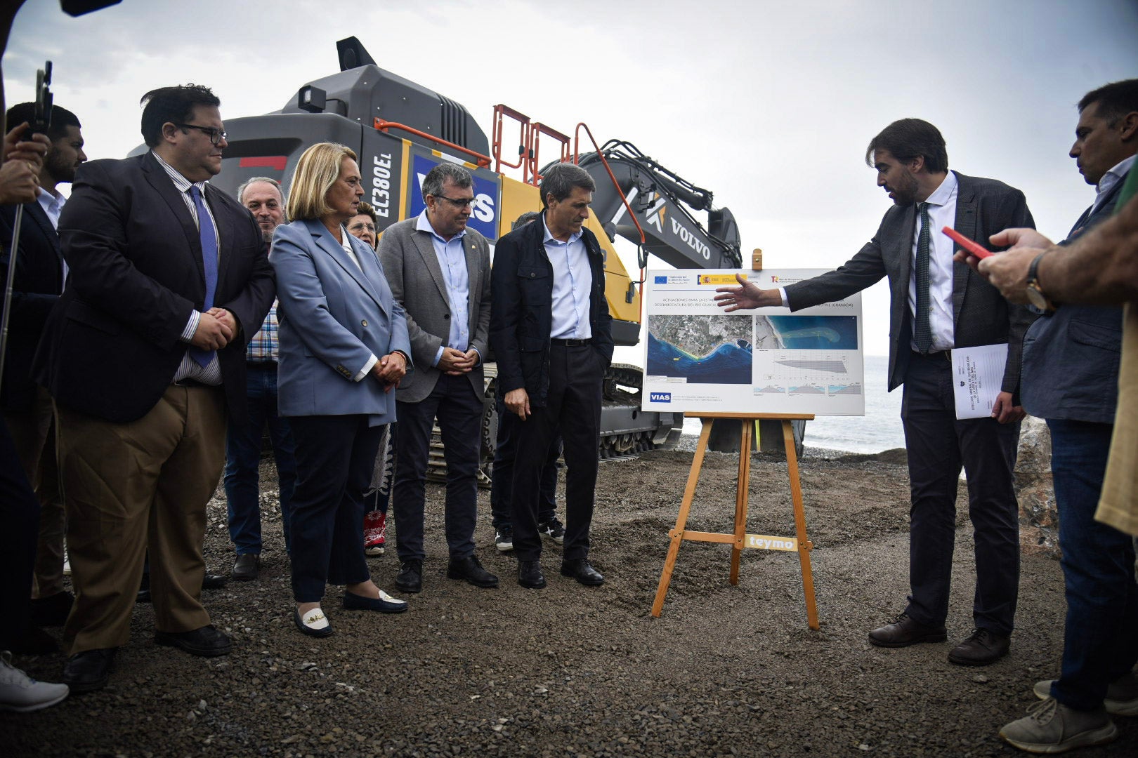 Así ha sido el inicio de las obras del espigón en la Costa Tropical