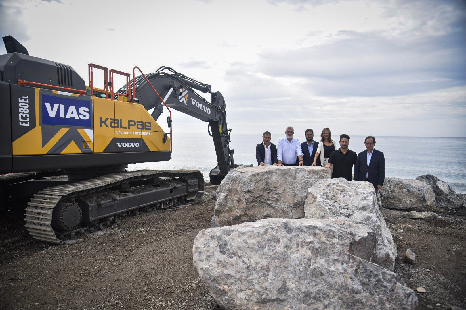 Así ha sido el inicio de las obras del espigón en la Costa Tropical