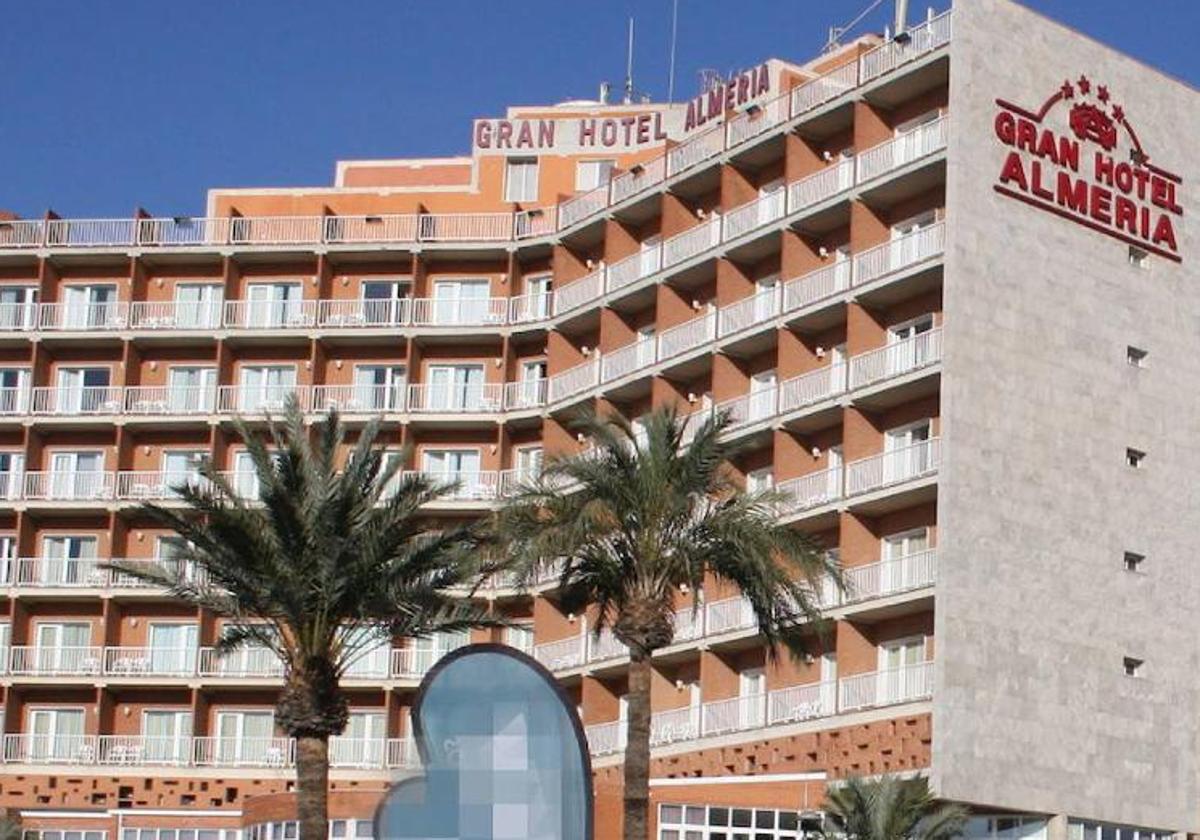 Vuelve a cerrar el Gran Hotel Almería