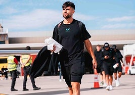 Arnau con la expedición rojiblanca antes de jugar