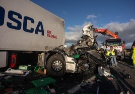 Accidente entre dos camiones en la A-92 a la altura de Pulianas.