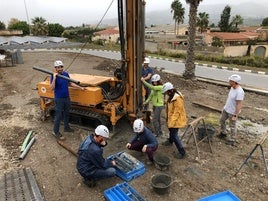 Los expertos trabajando en la EDAR de Motril.