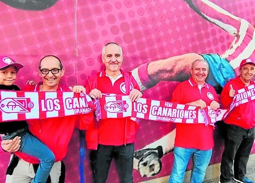 Imagen secundaria 1 - Camisetas rosas contra el cáncer de mama, la familia Olvera y el futuro rojiblanco.