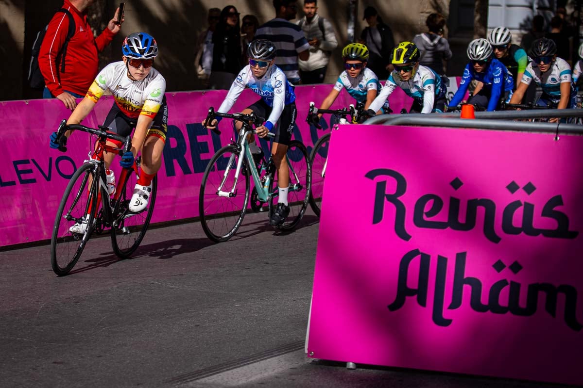 La prueba ciclista Reinas de la Alhambra, en imágenes