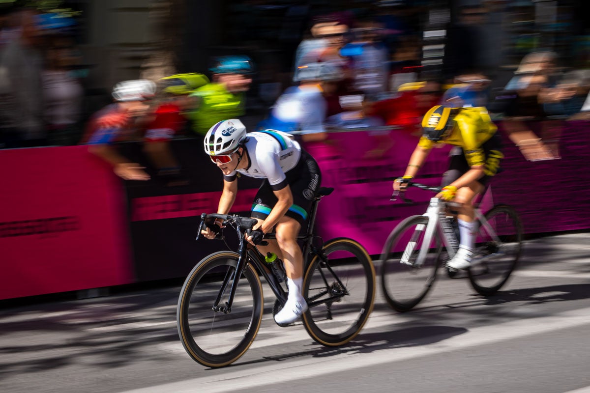 La prueba ciclista Reinas de la Alhambra, en imágenes