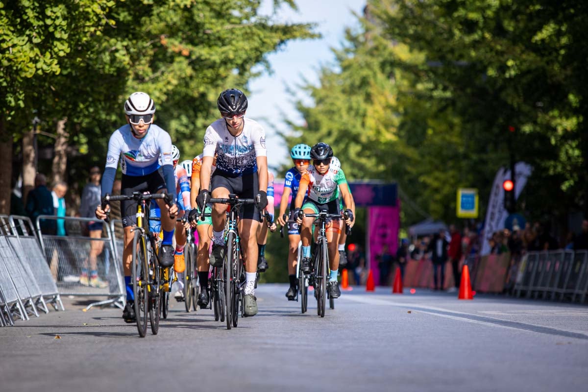 La prueba ciclista Reinas de la Alhambra, en imágenes