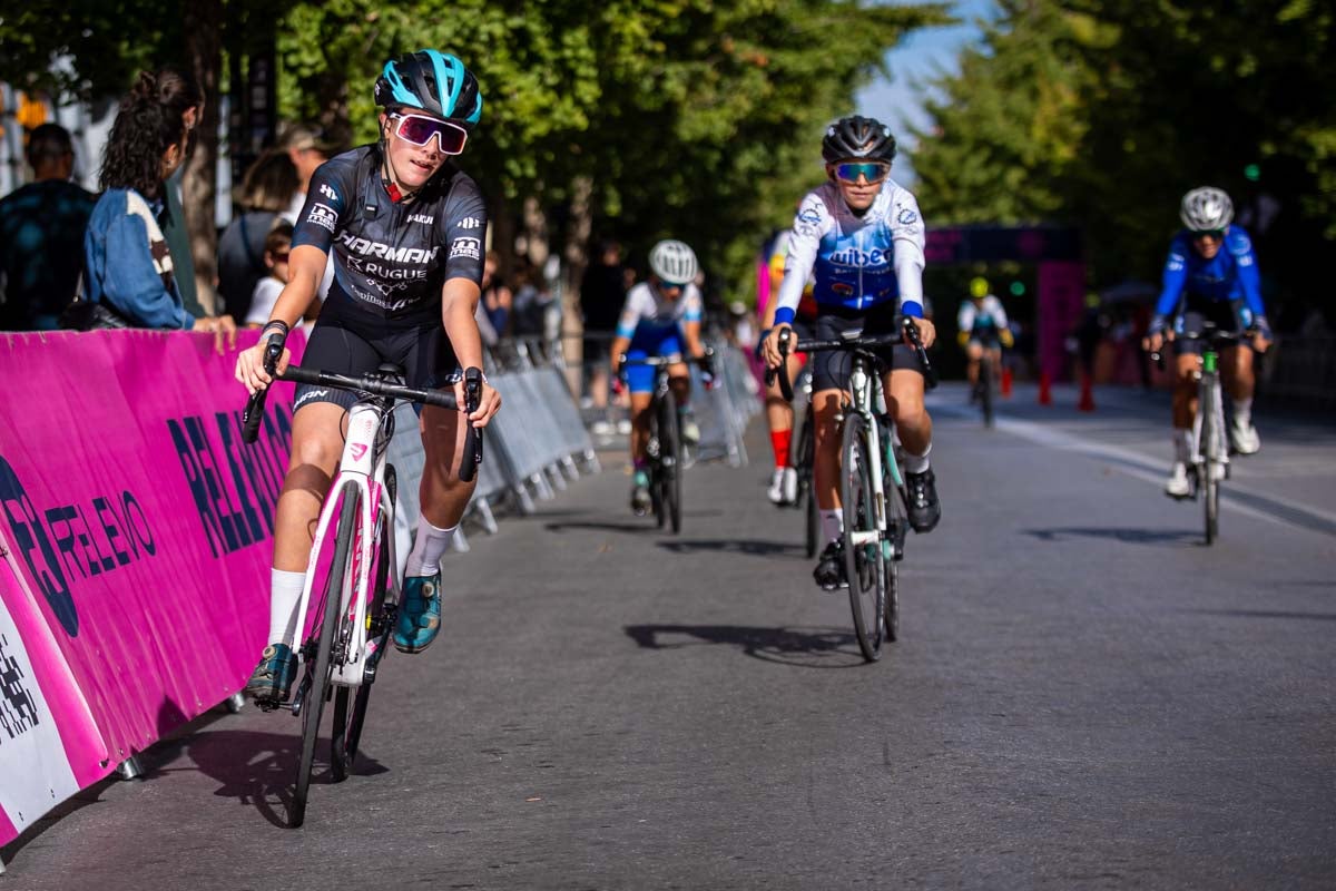 La prueba ciclista Reinas de la Alhambra, en imágenes