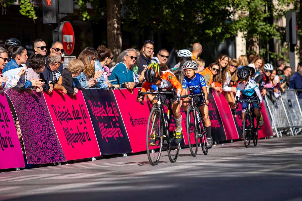 La prueba ciclista Reinas de la Alhambra, en imágenes