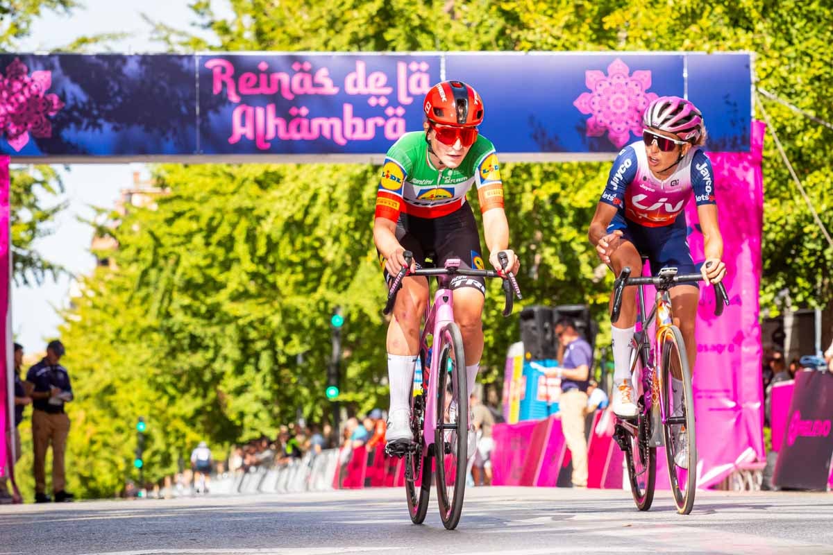 La prueba ciclista Reinas de la Alhambra, en imágenes