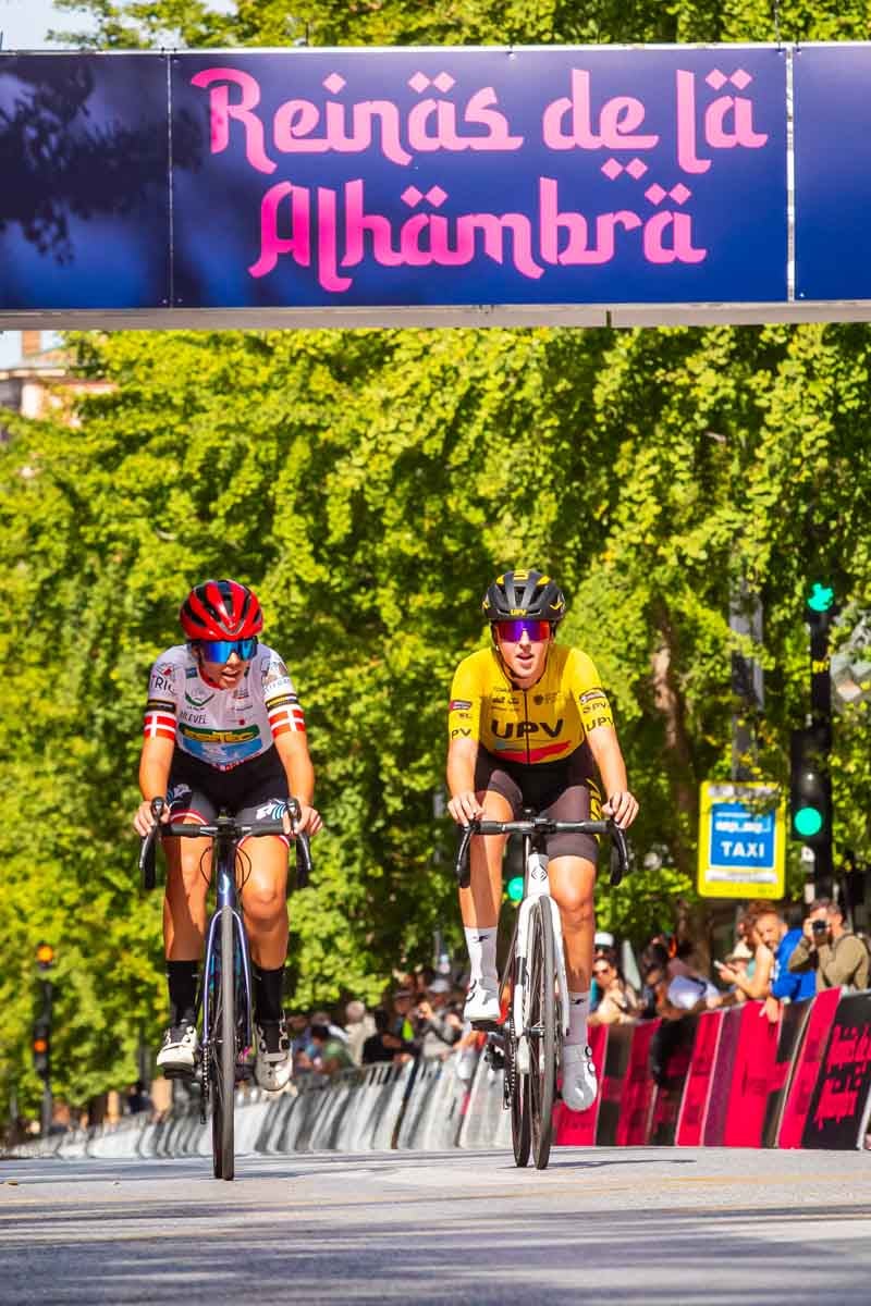 La prueba ciclista Reinas de la Alhambra, en imágenes