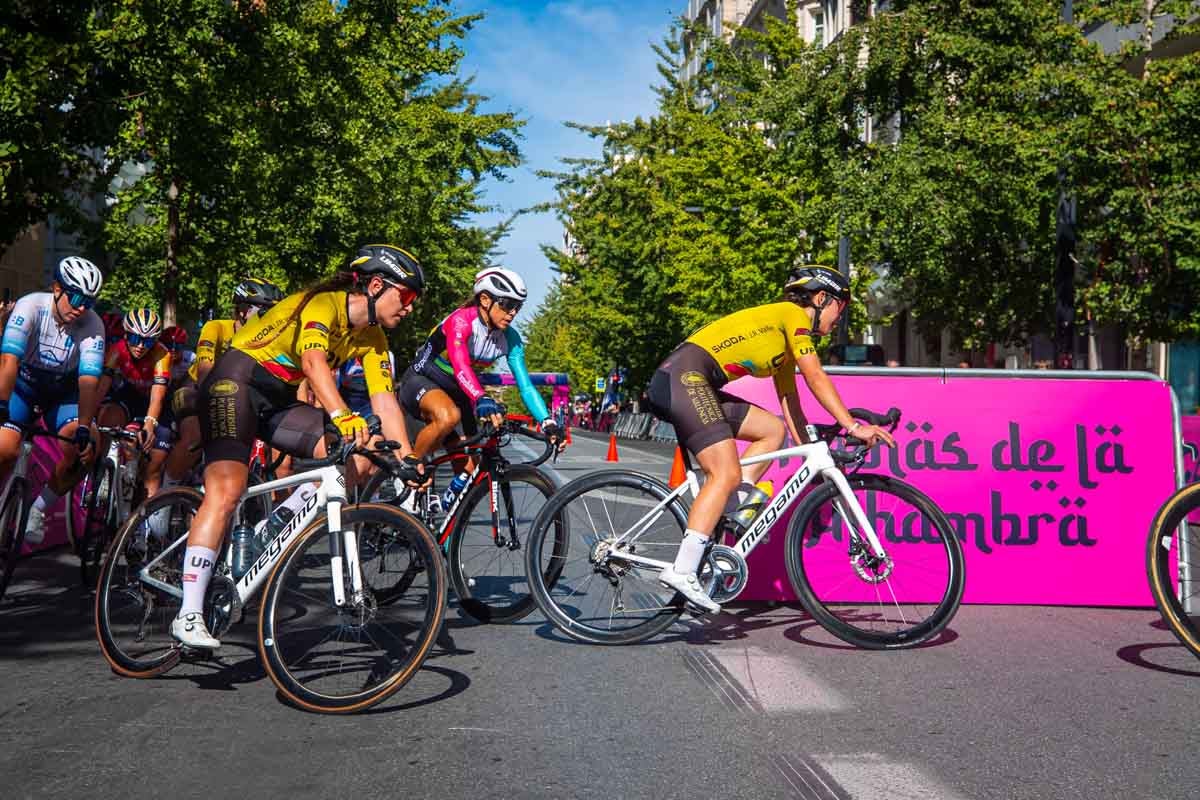 La prueba ciclista Reinas de la Alhambra, en imágenes