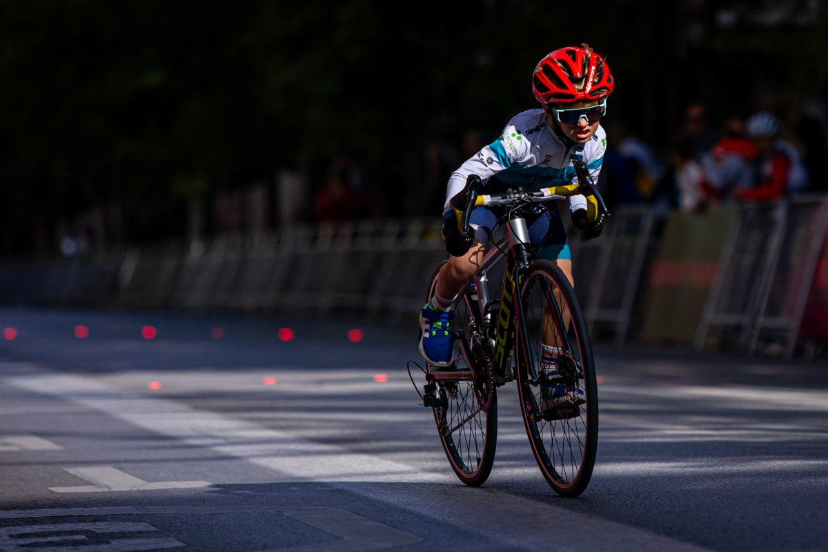 La prueba ciclista Reinas de la Alhambra, en imágenes