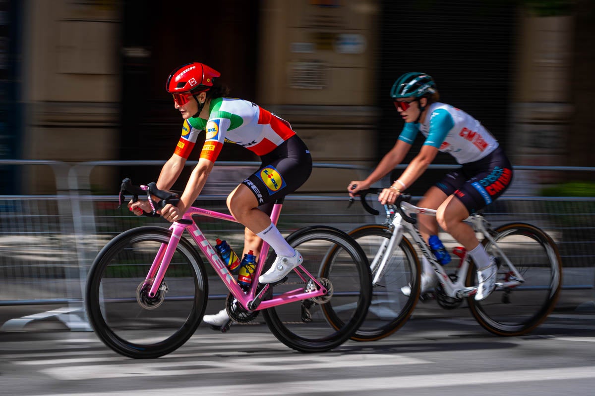 La prueba ciclista Reinas de la Alhambra, en imágenes