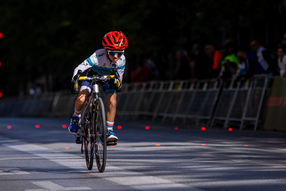 La prueba ciclista Reinas de la Alhambra, en imágenes