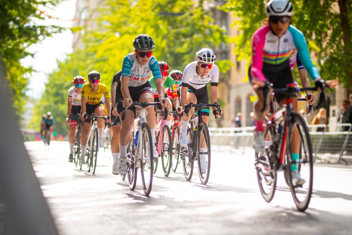 La prueba ciclista Reinas de la Alhambra, en imágenes