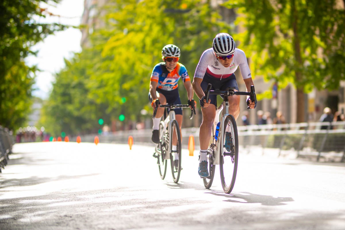 La prueba ciclista Reinas de la Alhambra, en imágenes