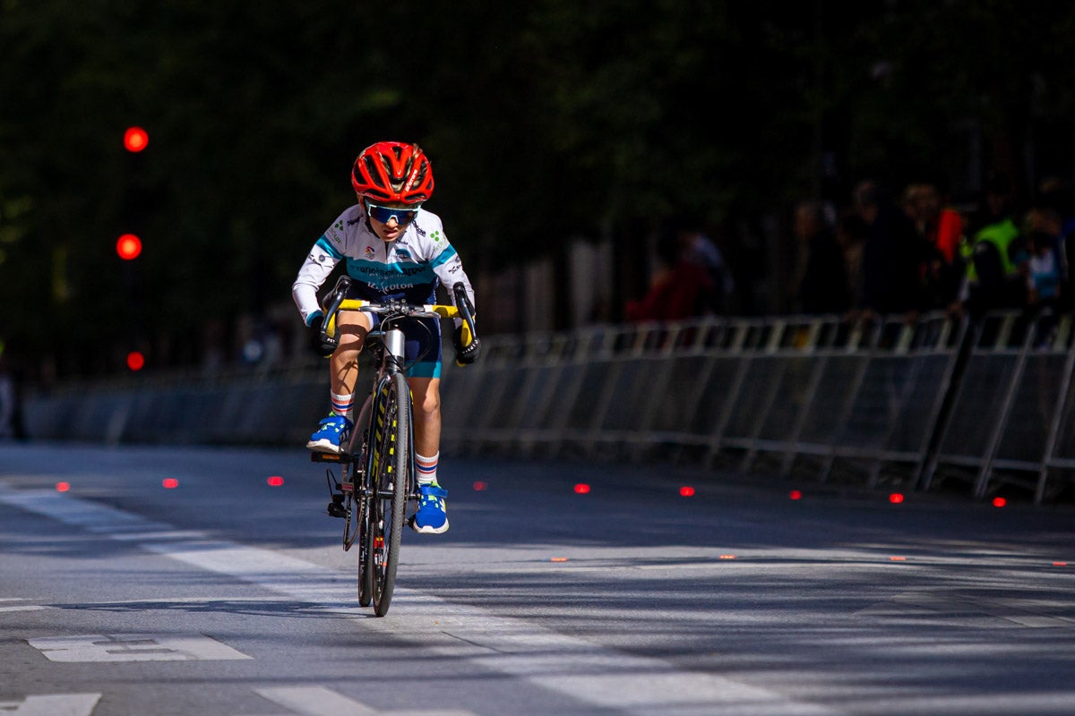 La prueba ciclista Reinas de la Alhambra, en imágenes