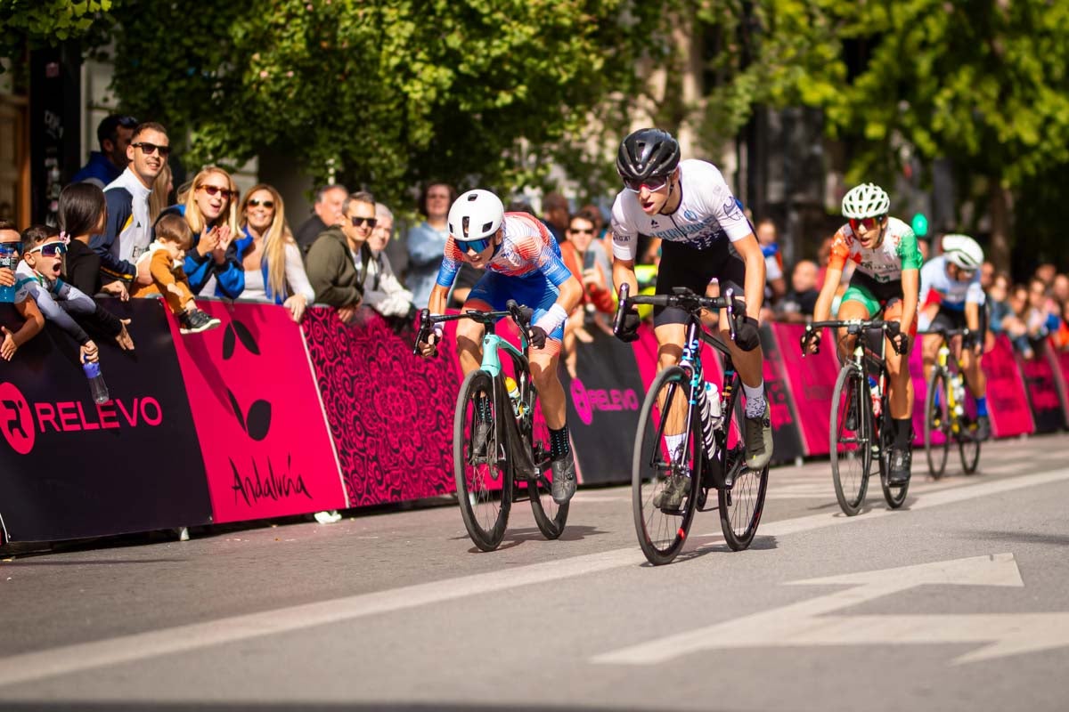 La prueba ciclista Reinas de la Alhambra, en imágenes