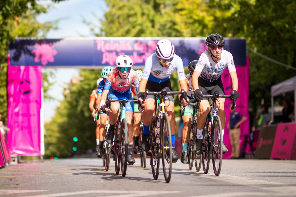 La prueba ciclista Reinas de la Alhambra, en imágenes