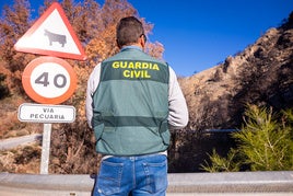 Un agente del Servicio de Protección de la Naturalez de la Guardia Civil de Granada.