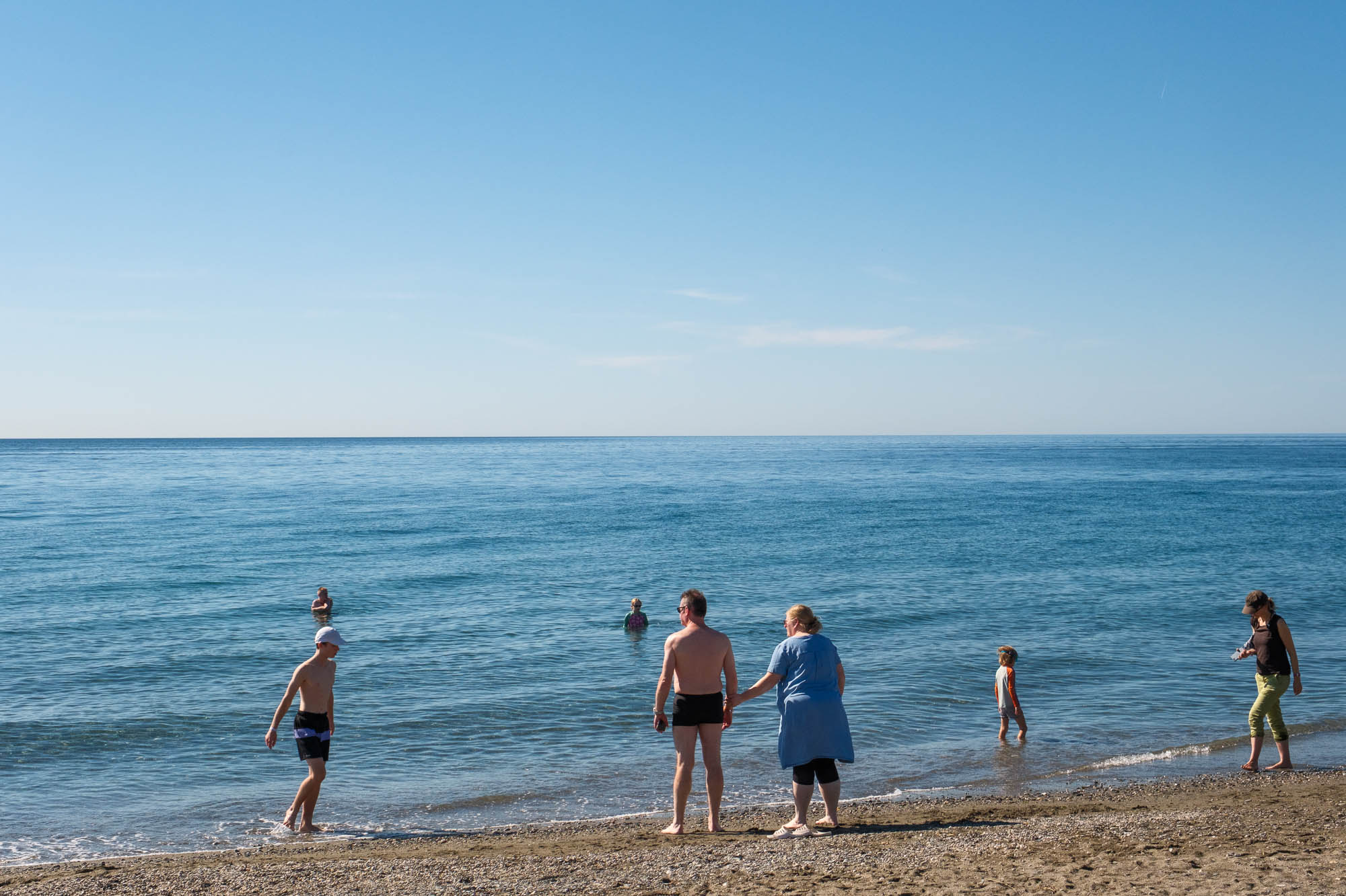 El baño en las playas de Granada con un mes de otoño cumplido