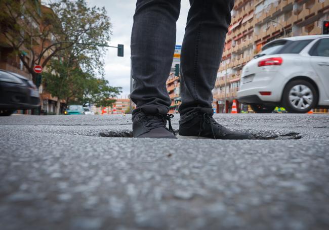 Otro de los obstáculos a la entrada de la calle