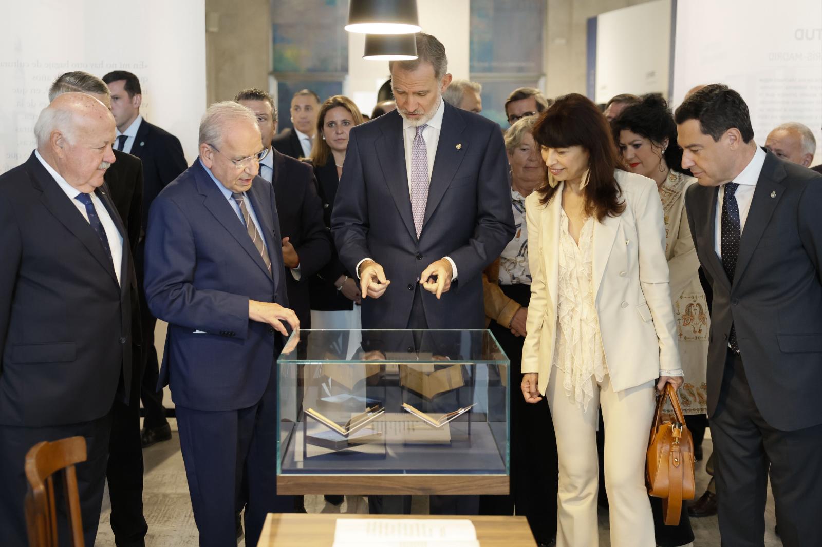 El Rey ha inaugurado la exposición de 'Los Machado. Retrato de Familia.