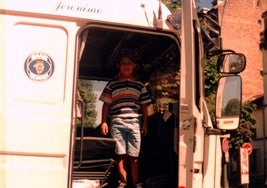 El actual director comercial de JSalcedo Cargo, Jerónimo Salcedo Aguaza, en la cabina de un camión con ocho años.