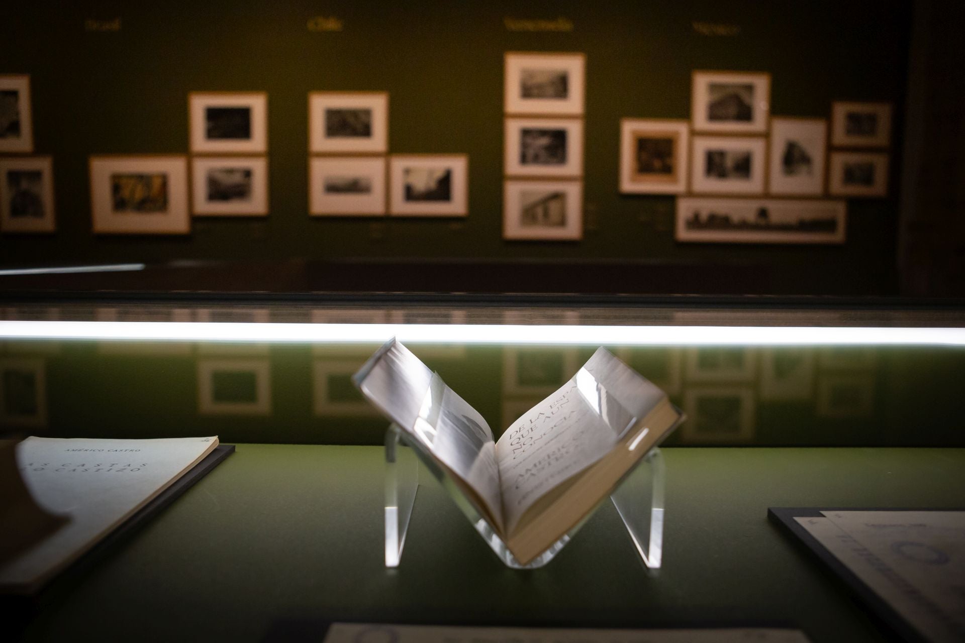 Las imágenes de la presentación de la exposición de Américo Castro