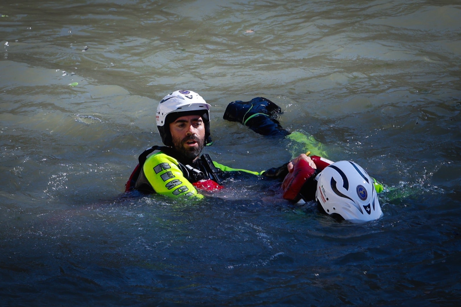 Así ha sido el simulacro de rescate en el río Genil