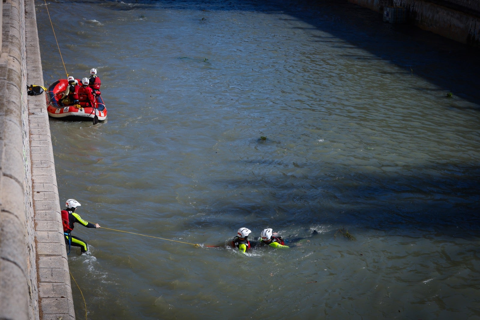 Así ha sido el simulacro de rescate en el río Genil