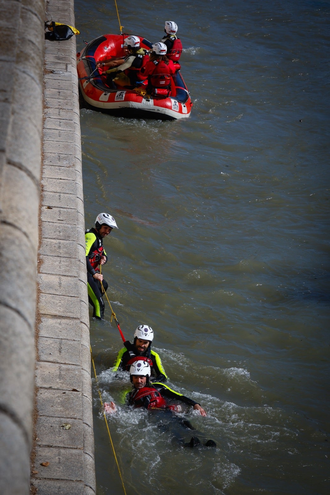 Así ha sido el simulacro de rescate en el río Genil