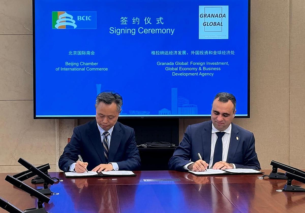 Firma del acuerdo entre Diputación de Granada y Cámara de Comercio Internacional de Pekín.