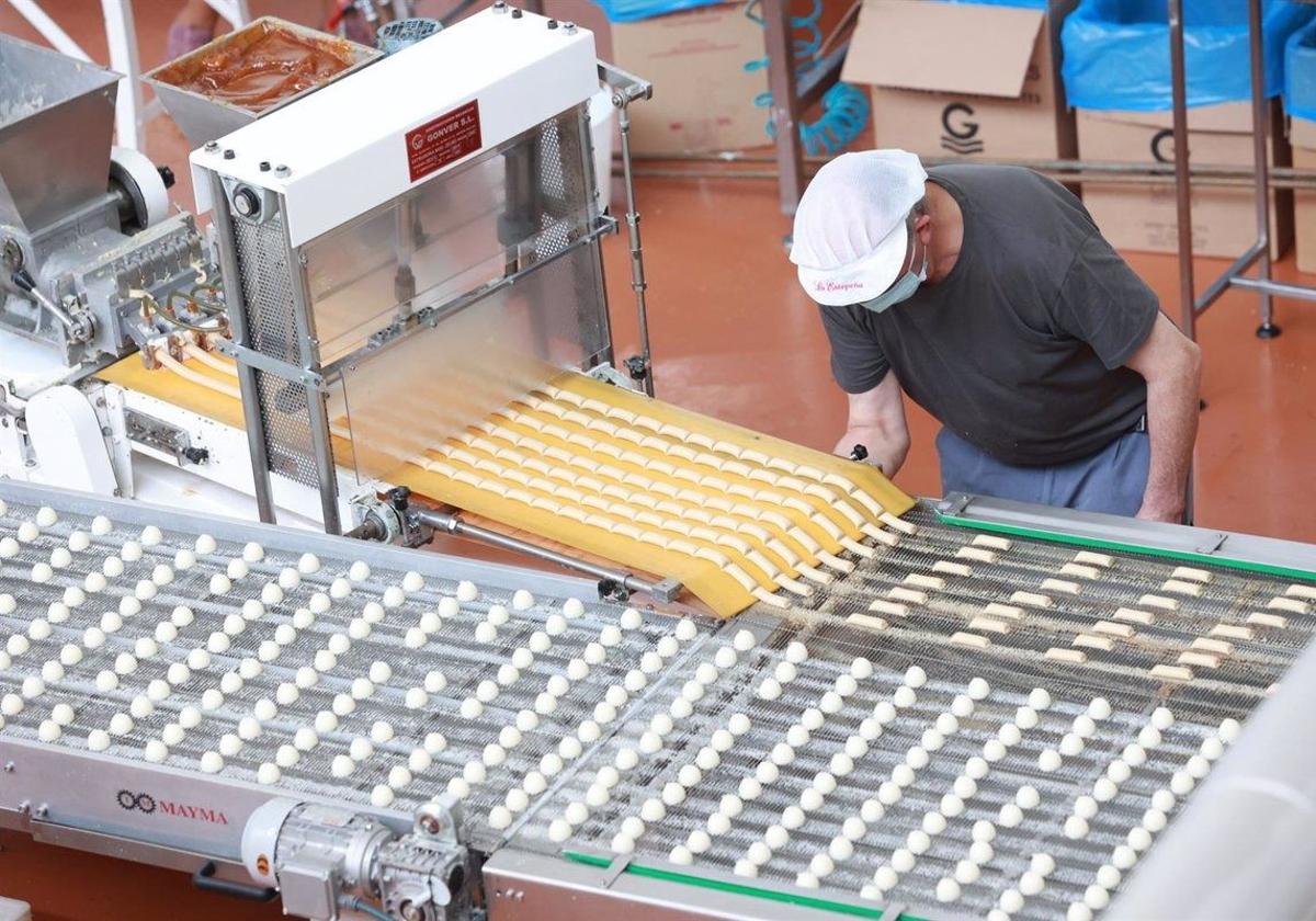 Una fábrica de mantecados a pleno rendimiento.