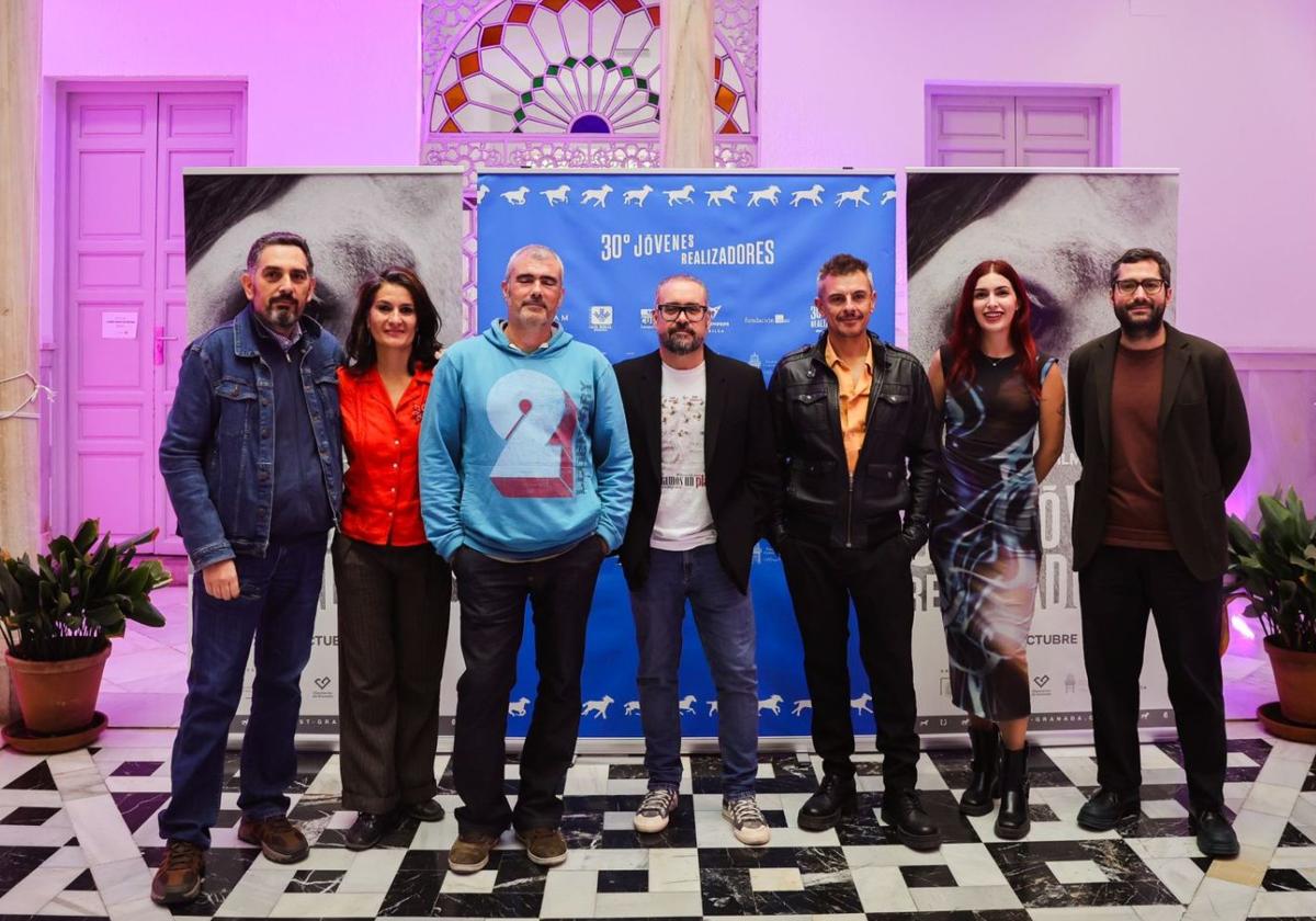 Organizadores de la sección Pantalla Film in Granada, del Festival de Jóvenes Realizadores, con los directores y directoras de Granada.