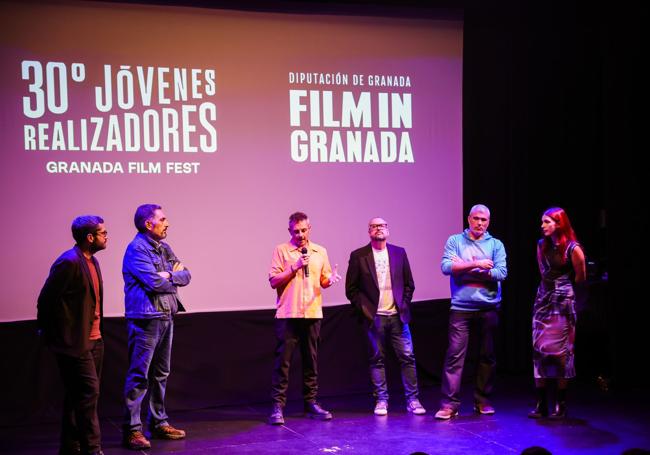 Los direcotres, en el escenario, con Julio Grosso y Antonio Arenas.