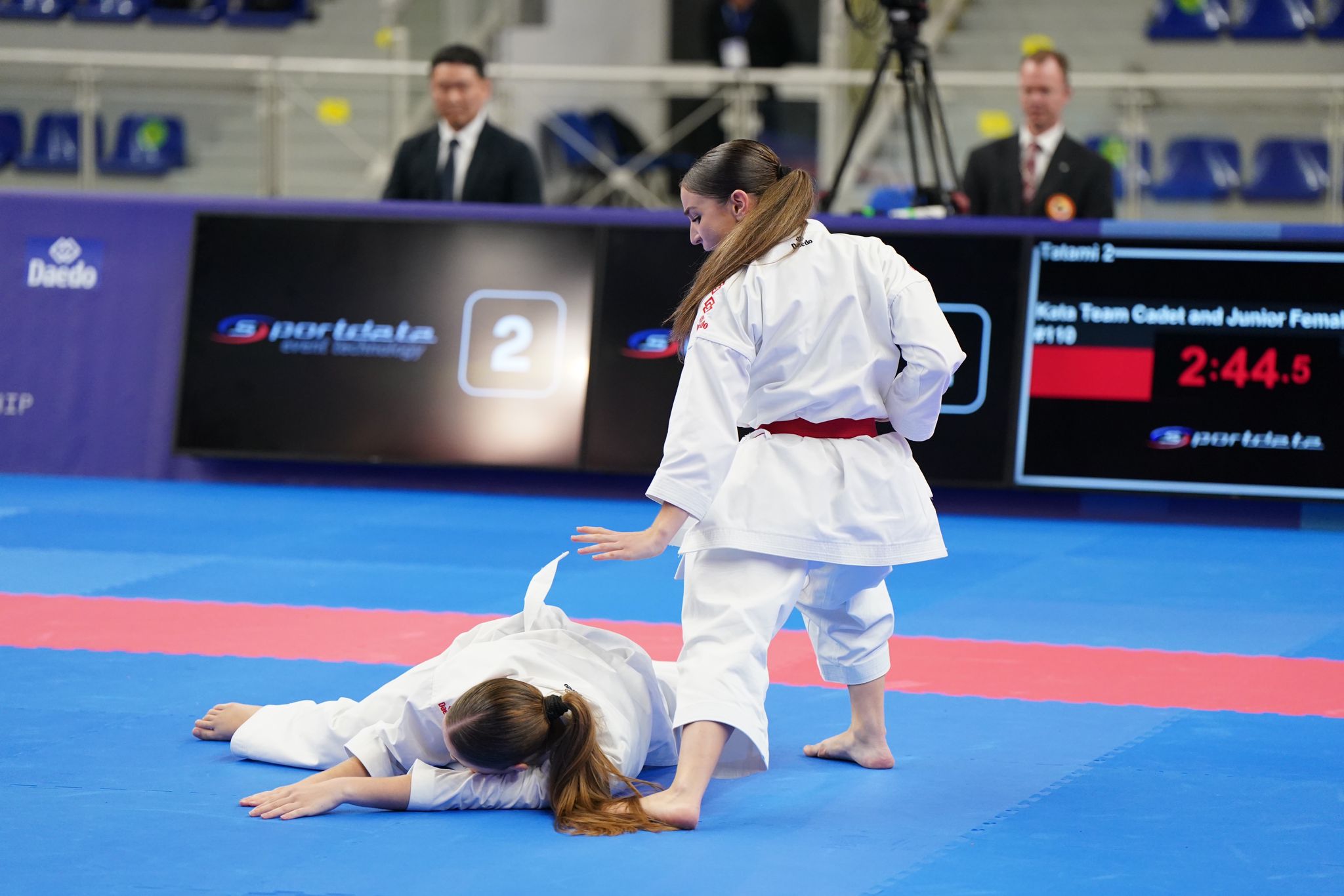 Imagen principal - Abril Angulo, durante su participación en el mundial. 