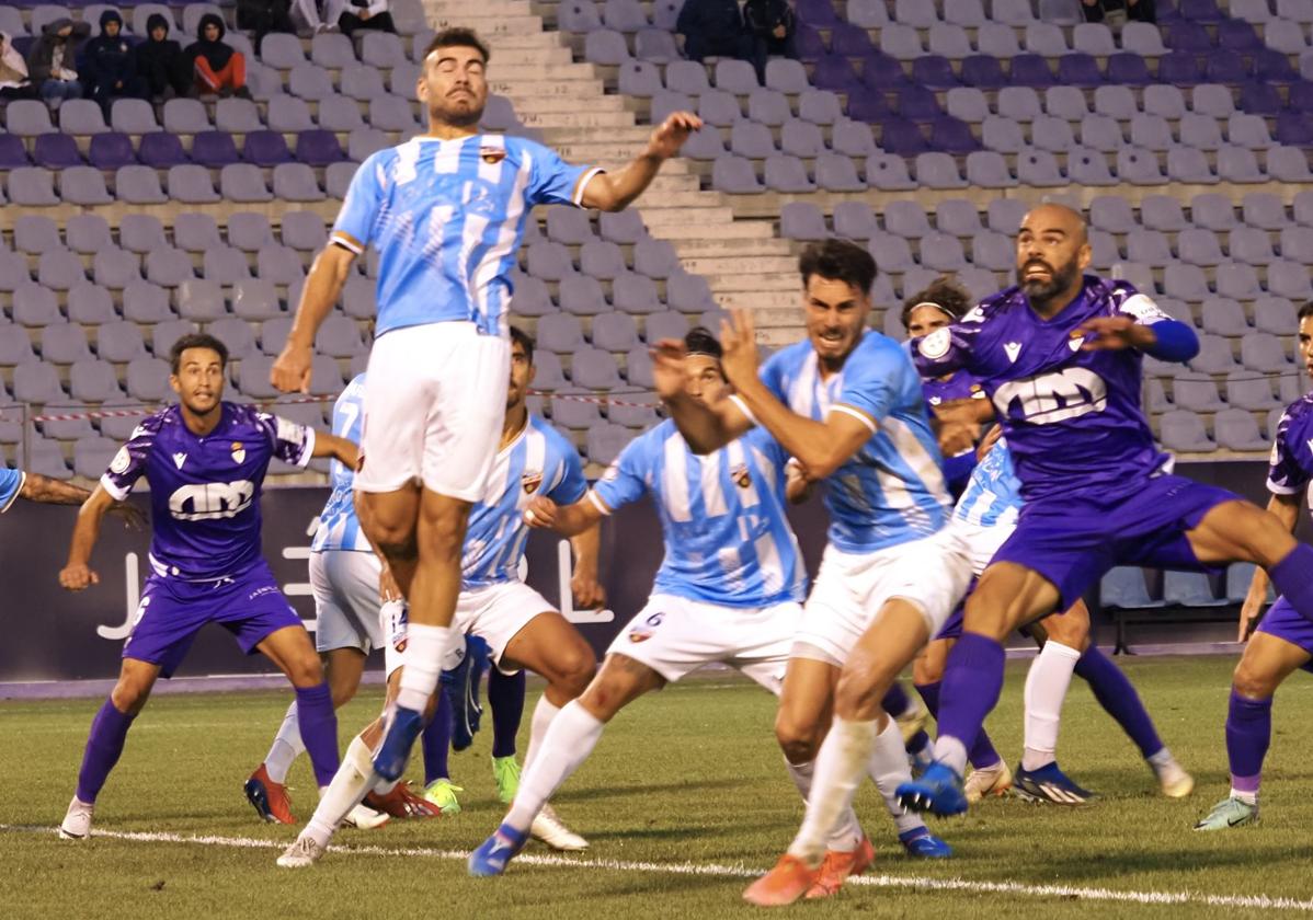 Los jugadores blancos jugaron un partido muy serio.