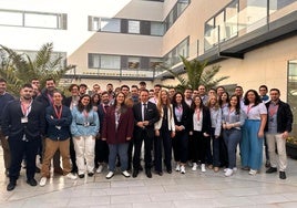 La joven plantilla de Kyndryl el día de la inauguración de la oficina de Granada.