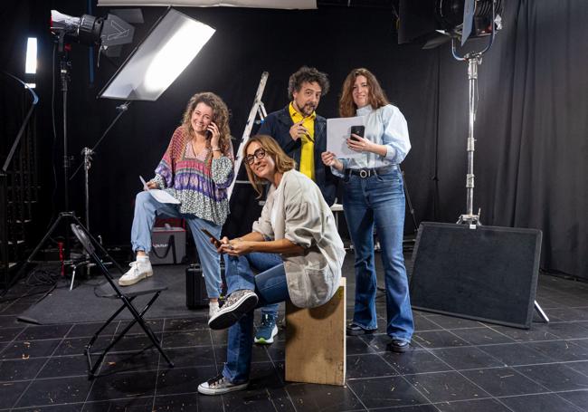 Ana Cabello, José Ángel Martínez, Clara Morales y Susana Baldó, del departamento de producción.