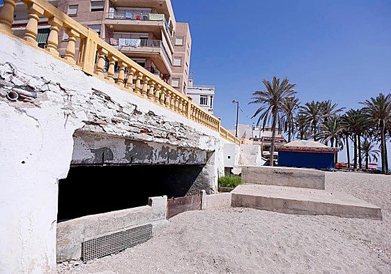 Rambla Villanueva con las vigas en mal estado.