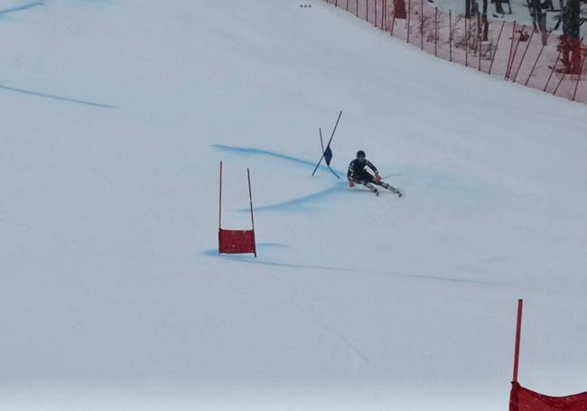 Una bajada en Cerro Castor por parte de los deportistas de White Camps.