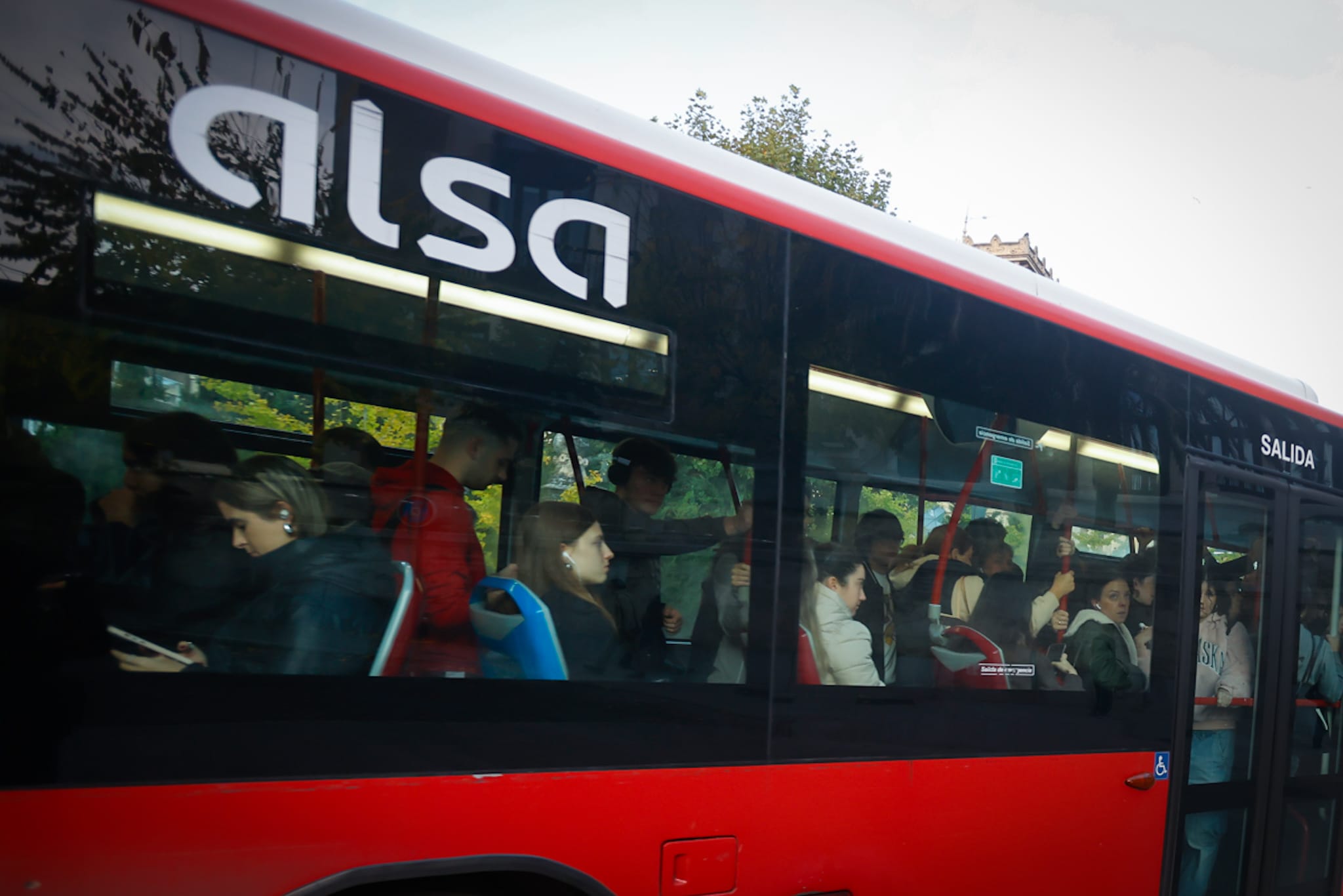 La huelga de los transportistas en Granada, en imágenes