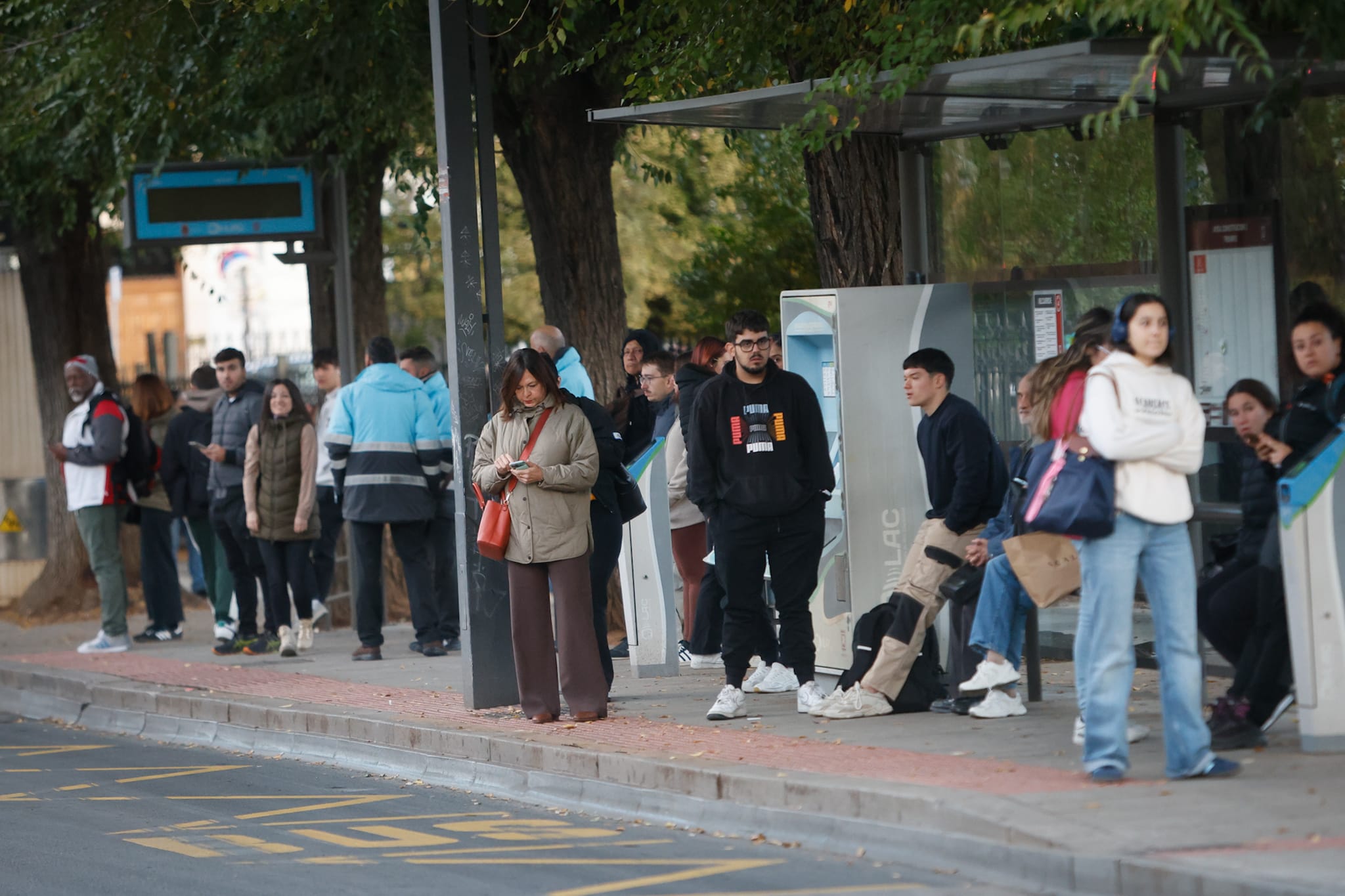 La huelga de los transportistas en Granada, en imágenes