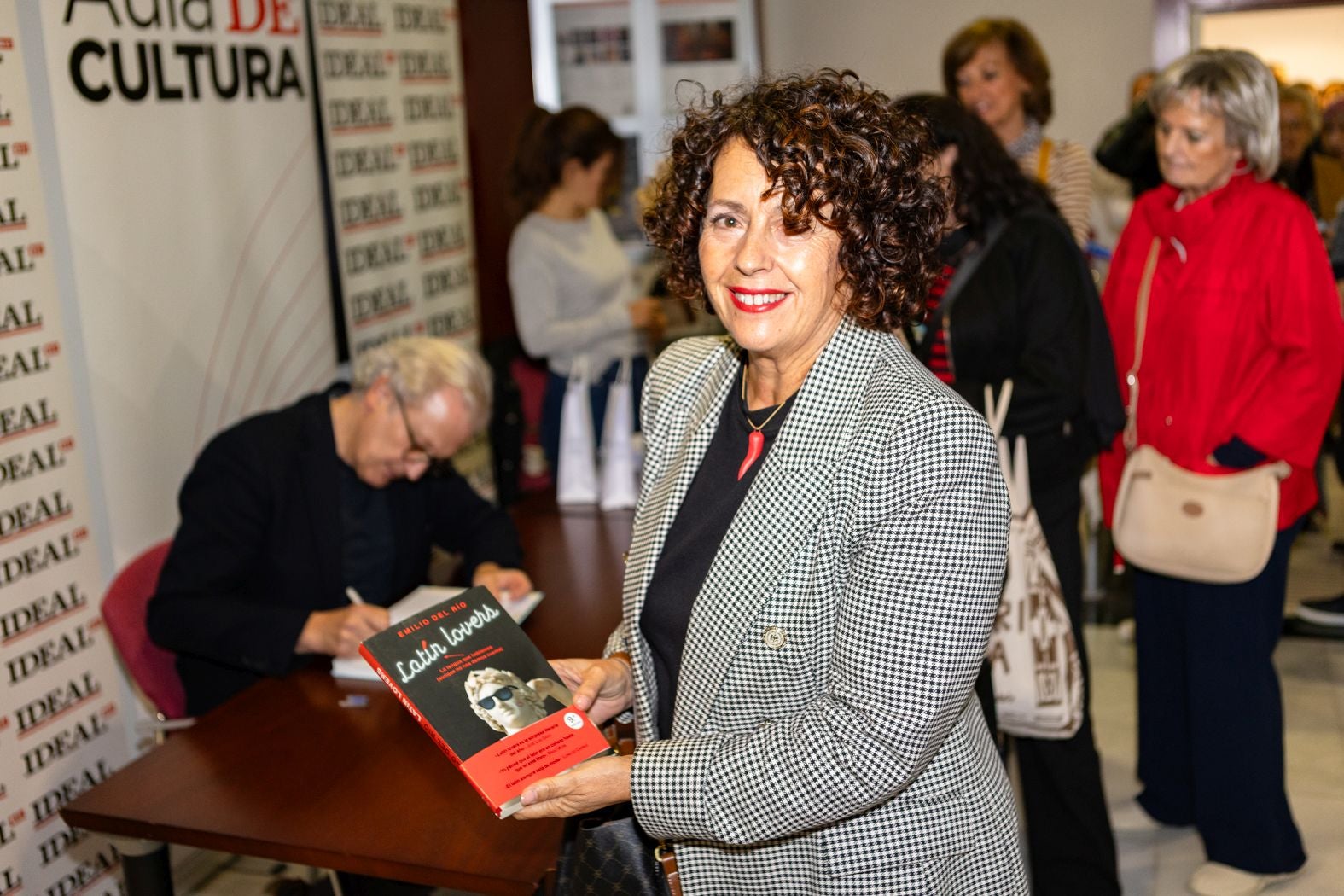 La mitología más actual: así ha sido el Aula de Cultura de IDEAL con Emilio del Río