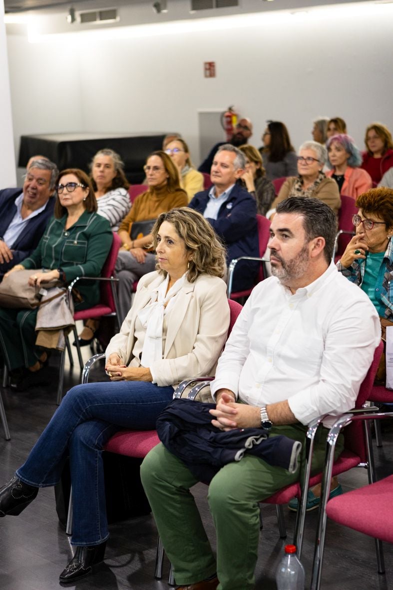 La mitología más actual: así ha sido el Aula de Cultura de IDEAL con Emilio del Río