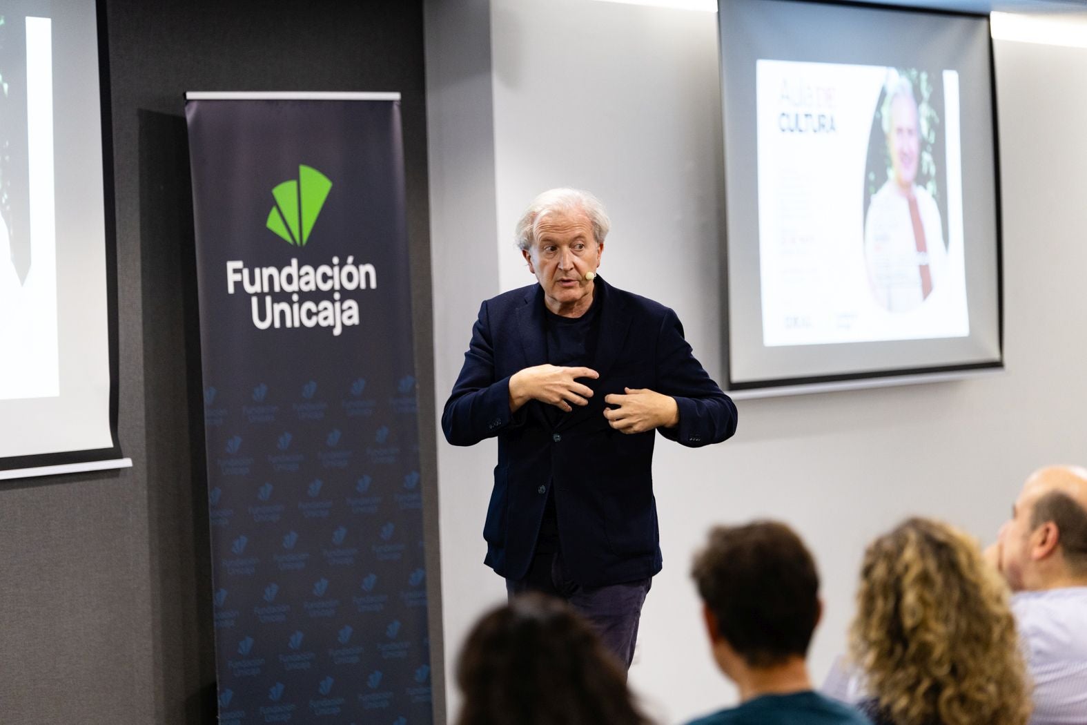 La mitología más actual: así ha sido el Aula de Cultura de IDEAL con Emilio del Río