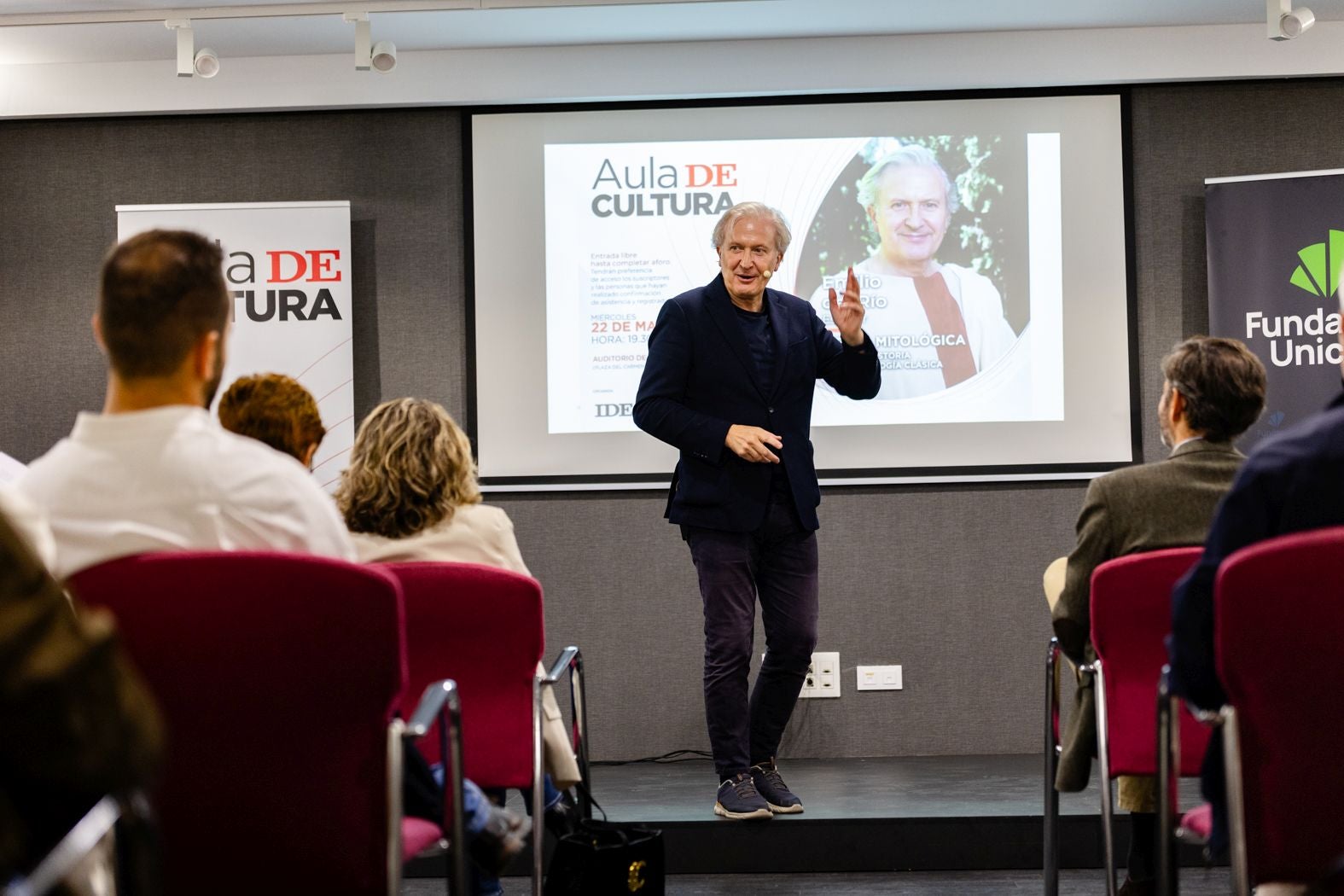 La mitología más actual: así ha sido el Aula de Cultura de IDEAL con Emilio del Río