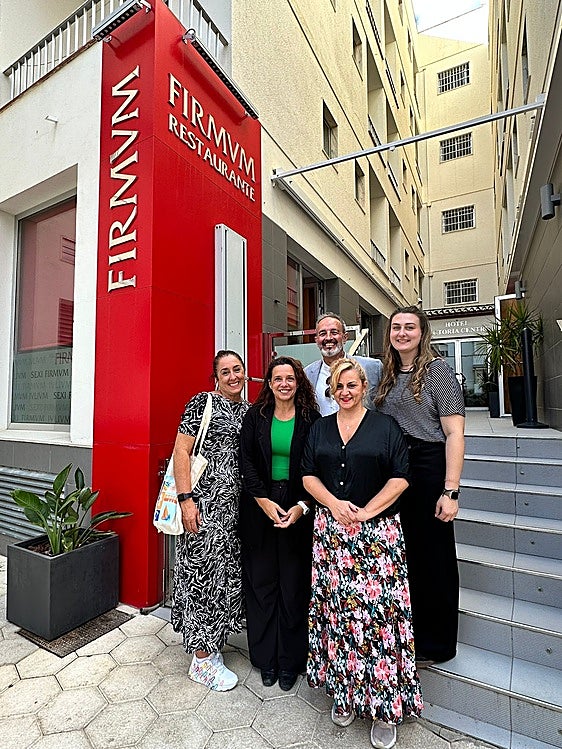 Reunión de la oncejal de Turismo, Beatriz González con el turoperador.